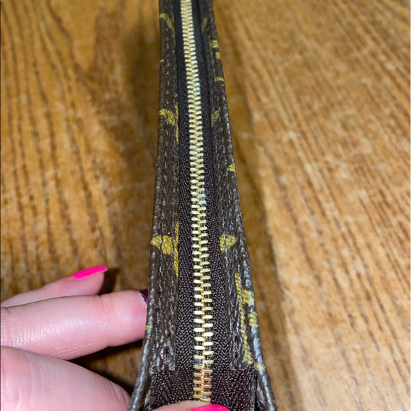 Louis Vuitton Bucket GM pouch! - Picture 14 of 14